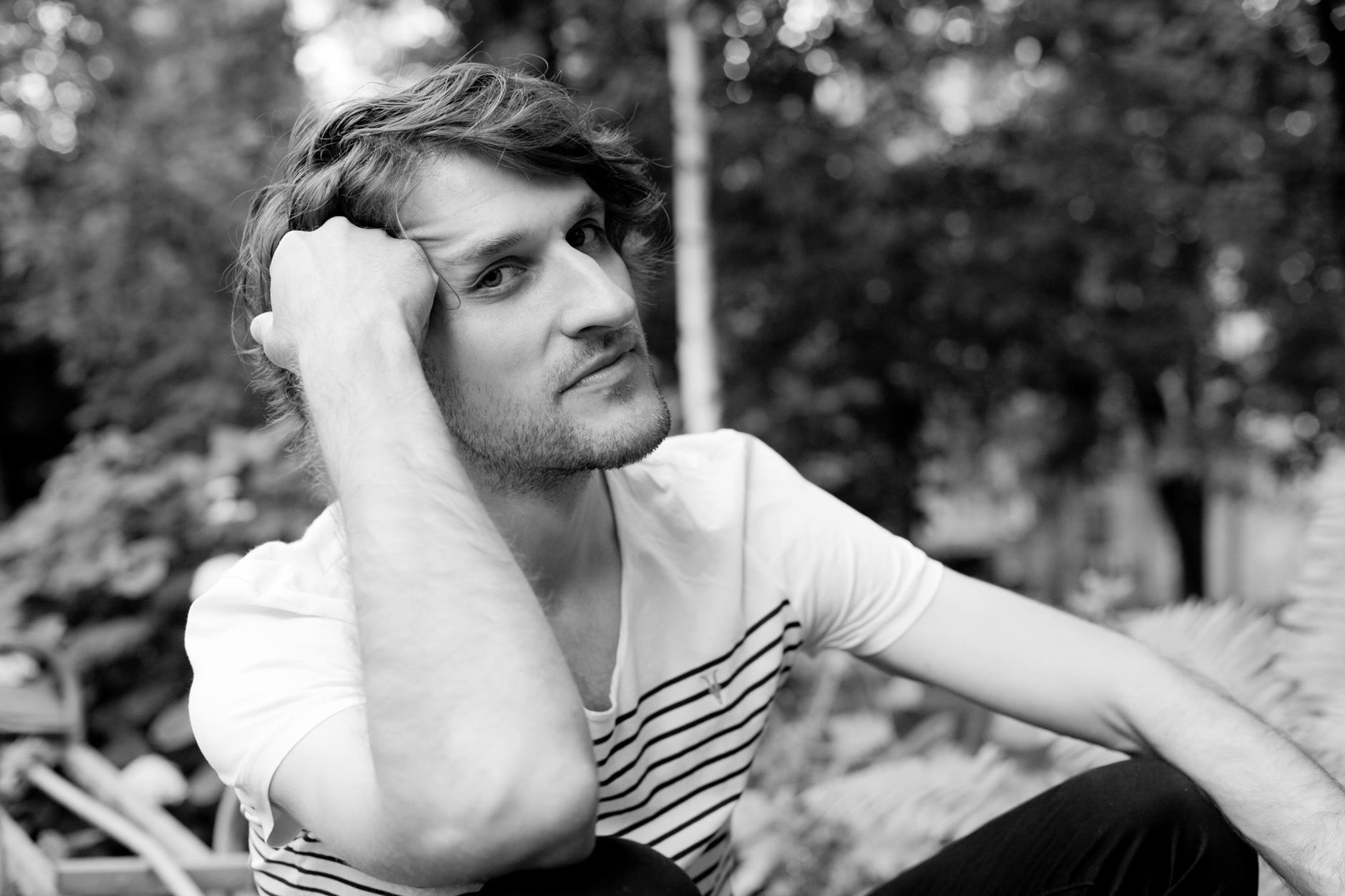 Столичное издательство «АСТ» выпустило книгу нашего земляка Юрия Каракура. 400 страниц о детстве во Владимире завоевали Гран-при премии «Рукопись года» и отзыв Татьяны Толстой. Чем так хорош «Фарфор»?