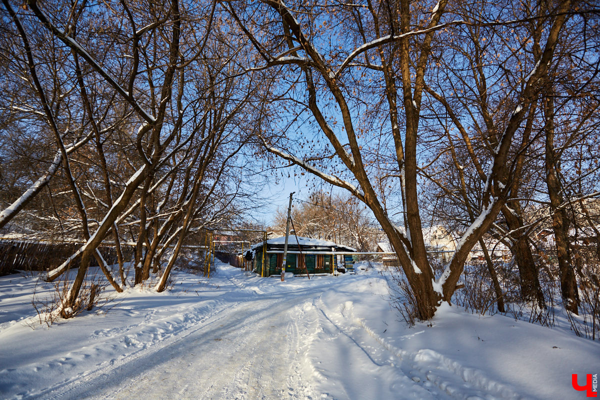 Почему в начале 20-го века Рабочая улица во Владимире называлась Щемиловкой? Кто и как жил на ней? На эти и другие вопросы мы нашли ответы, гуляя по городу с экскурсоводом Владимиров Новиковым.