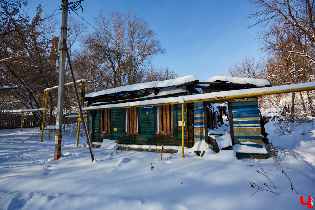 Почему в начале 20-го века Рабочая улица во Владимире называлась Щемиловкой? Кто и как жил на ней? На эти и другие вопросы мы нашли ответы, гуляя по городу с экскурсоводом Владимиров Новиковым.