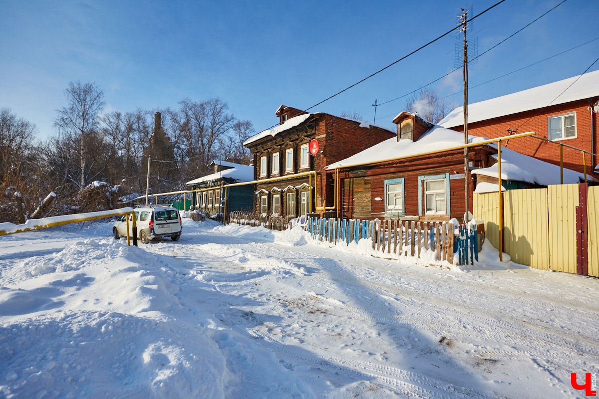 Почему в начале 20-го века Рабочая улица во Владимире называлась Щемиловкой? Кто и как жил на ней? На эти и другие вопросы мы нашли ответы, гуляя по городу с экскурсоводом Владимиров Новиковым.