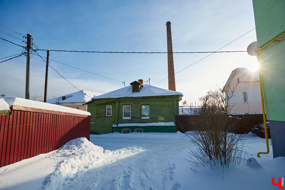 Почему в начале 20-го века Рабочая улица во Владимире называлась Щемиловкой? Кто и как жил на ней? На эти и другие вопросы мы нашли ответы, гуляя по городу с экскурсоводом Владимиров Новиковым.