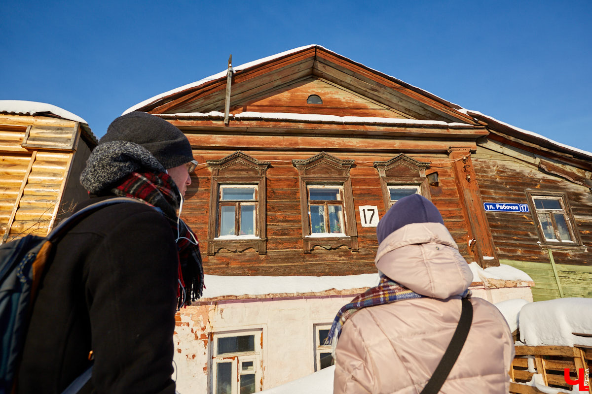 Почему в начале 20-го века Рабочая улица во Владимире называлась Щемиловкой? Кто и как жил на ней? На эти и другие вопросы мы нашли ответы, гуляя по городу с экскурсоводом Владимиров Новиковым.