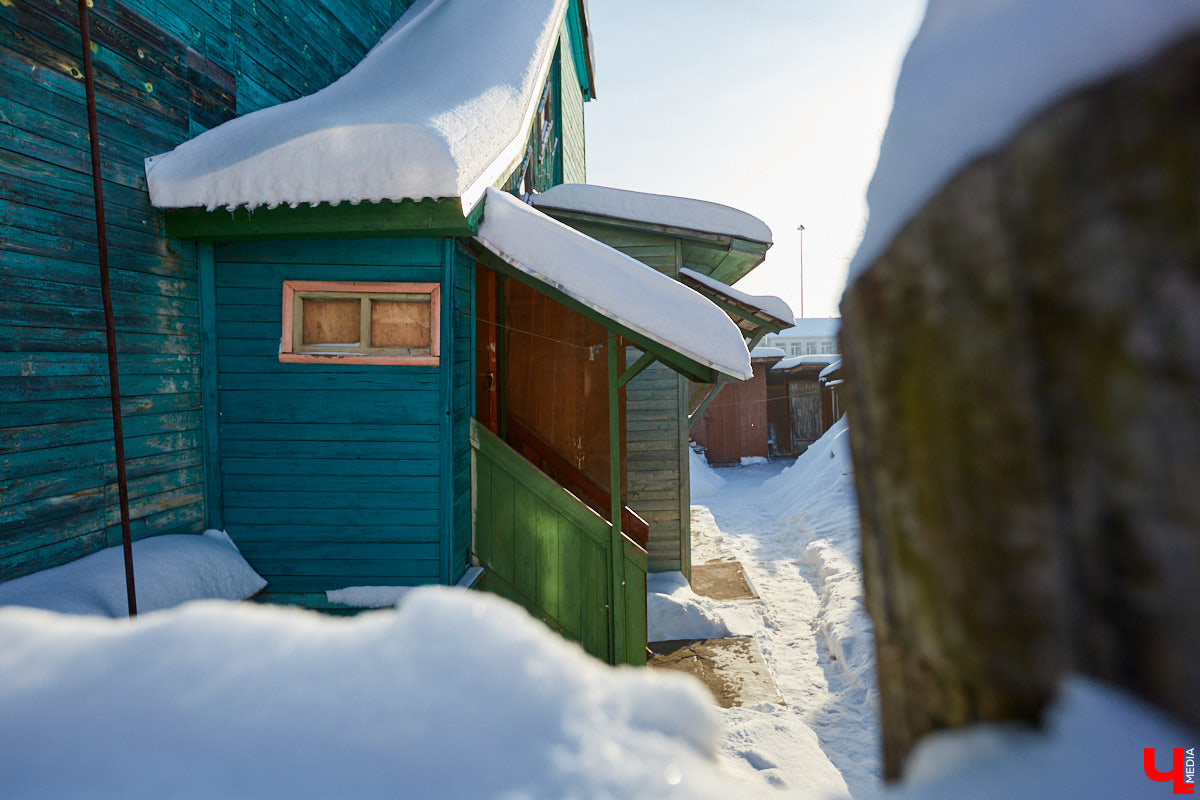 Почему в начале 20-го века Рабочая улица во Владимире называлась Щемиловкой? Кто и как жил на ней? На эти и другие вопросы мы нашли ответы, гуляя по городу с экскурсоводом Владимиров Новиковым.