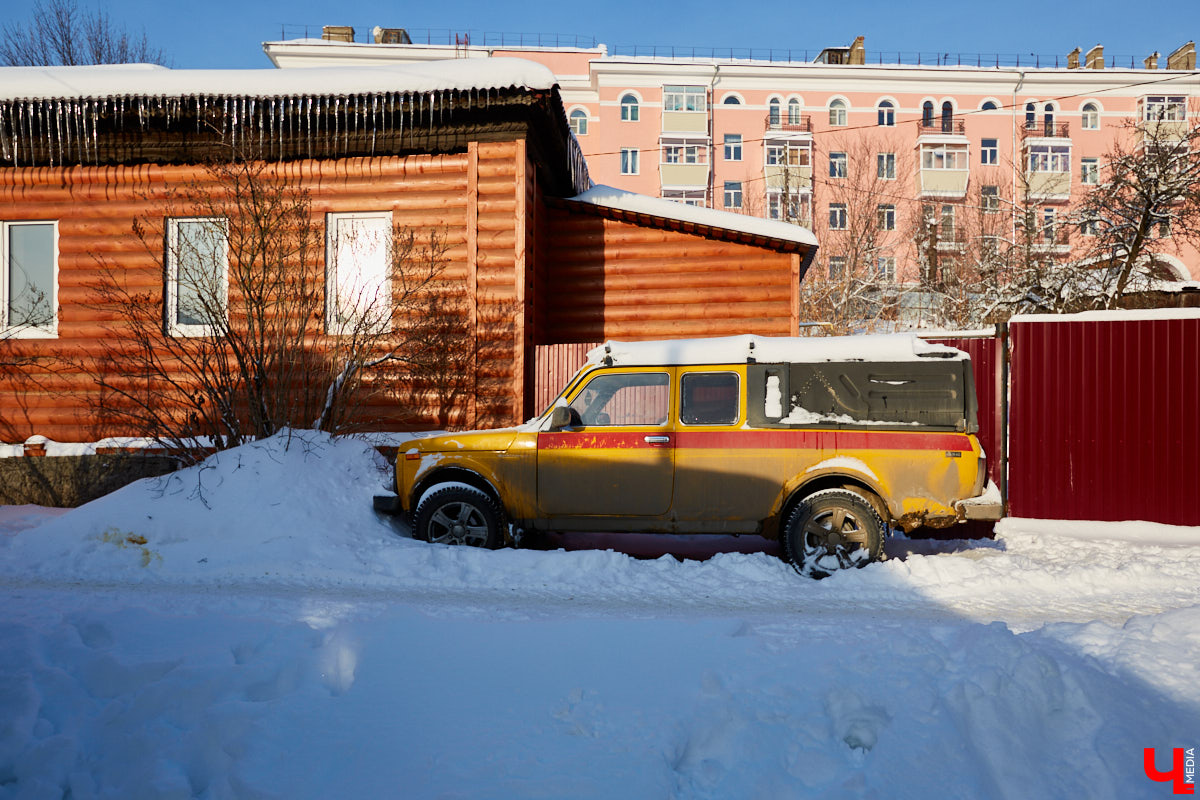 Почему в начале 20-го века Рабочая улица во Владимире называлась Щемиловкой? Кто и как жил на ней? На эти и другие вопросы мы нашли ответы, гуляя по городу с экскурсоводом Владимиров Новиковым.