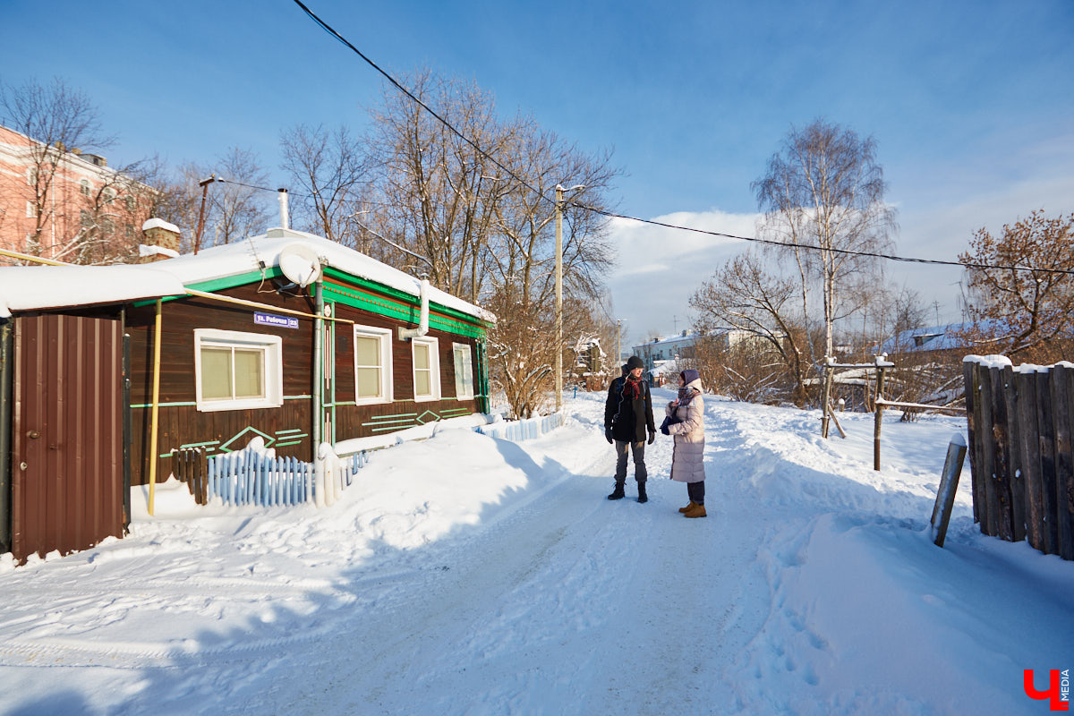 Почему в начале 20-го века Рабочая улица во Владимире называлась Щемиловкой? Кто и как жил на ней? На эти и другие вопросы мы нашли ответы, гуляя по городу с экскурсоводом Владимиров Новиковым.