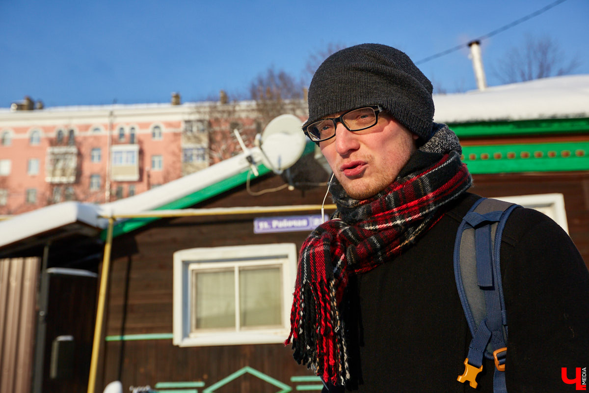 Почему в начале 20-го века Рабочая улица во Владимире называлась Щемиловкой? Кто и как жил на ней? На эти и другие вопросы мы нашли ответы, гуляя по городу с экскурсоводом Владимиров Новиковым.