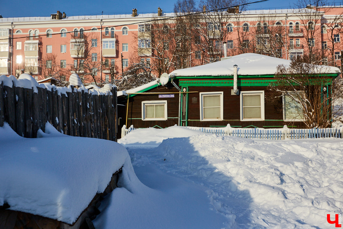 Почему в начале 20-го века Рабочая улица во Владимире называлась Щемиловкой? Кто и как жил на ней? На эти и другие вопросы мы нашли ответы, гуляя по городу с экскурсоводом Владимиров Новиковым.