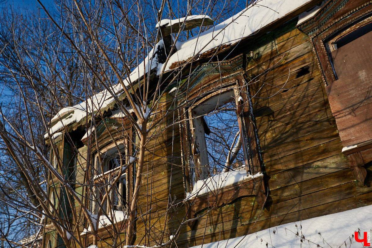 Почему в начале 20-го века Рабочая улица во Владимире называлась Щемиловкой? Кто и как жил на ней? На эти и другие вопросы мы нашли ответы, гуляя по городу с экскурсоводом Владимиров Новиковым.