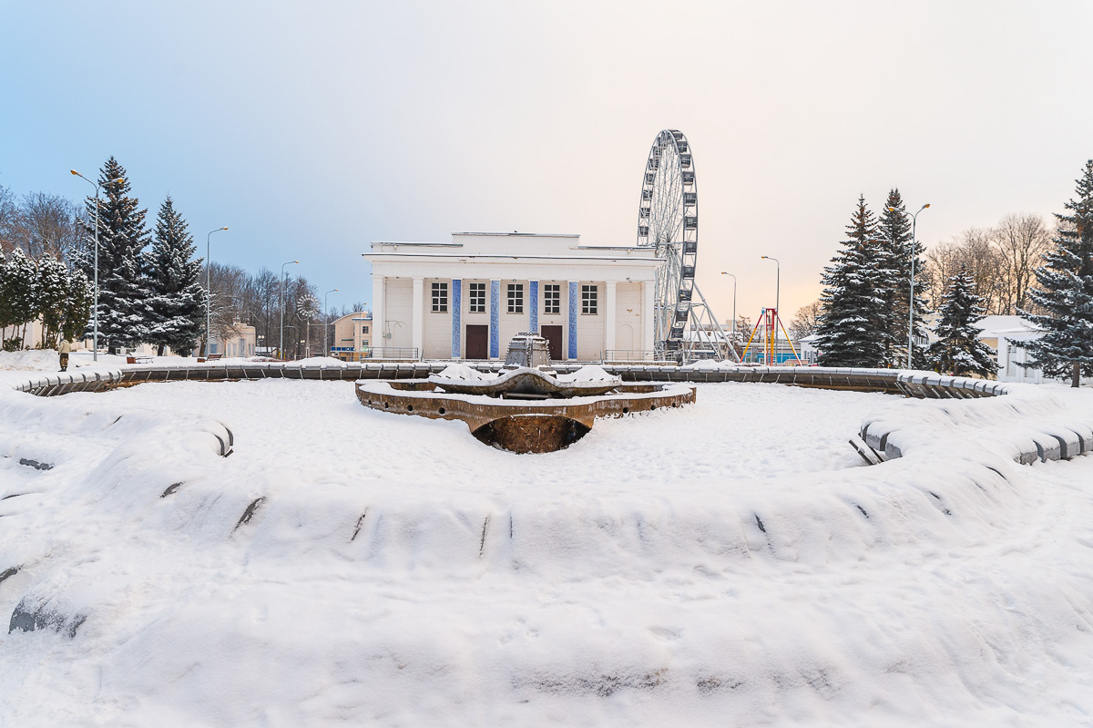 Желанию запечатлеть настоящую, русскую зиму, пришедшую к нам в январе 2021 года, не помешали ни сломанная нога, ни замерзшие пальцы, ни занесенные снегом тропинки. Такое упорство фотолюбителей привело к созданию настоящих шедевров, которыми мы спешим поделиться с вами.
