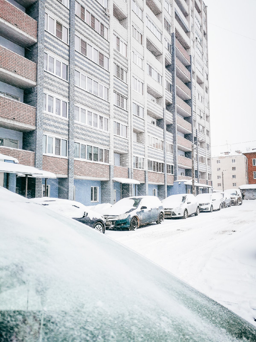 Желанию запечатлеть настоящую, русскую зиму, пришедшую к нам в январе 2021 года, не помешали ни сломанная нога, ни замерзшие пальцы, ни занесенные снегом тропинки. Такое упорство фотолюбителей привело к созданию настоящих шедевров, которыми мы спешим поделиться с вами.