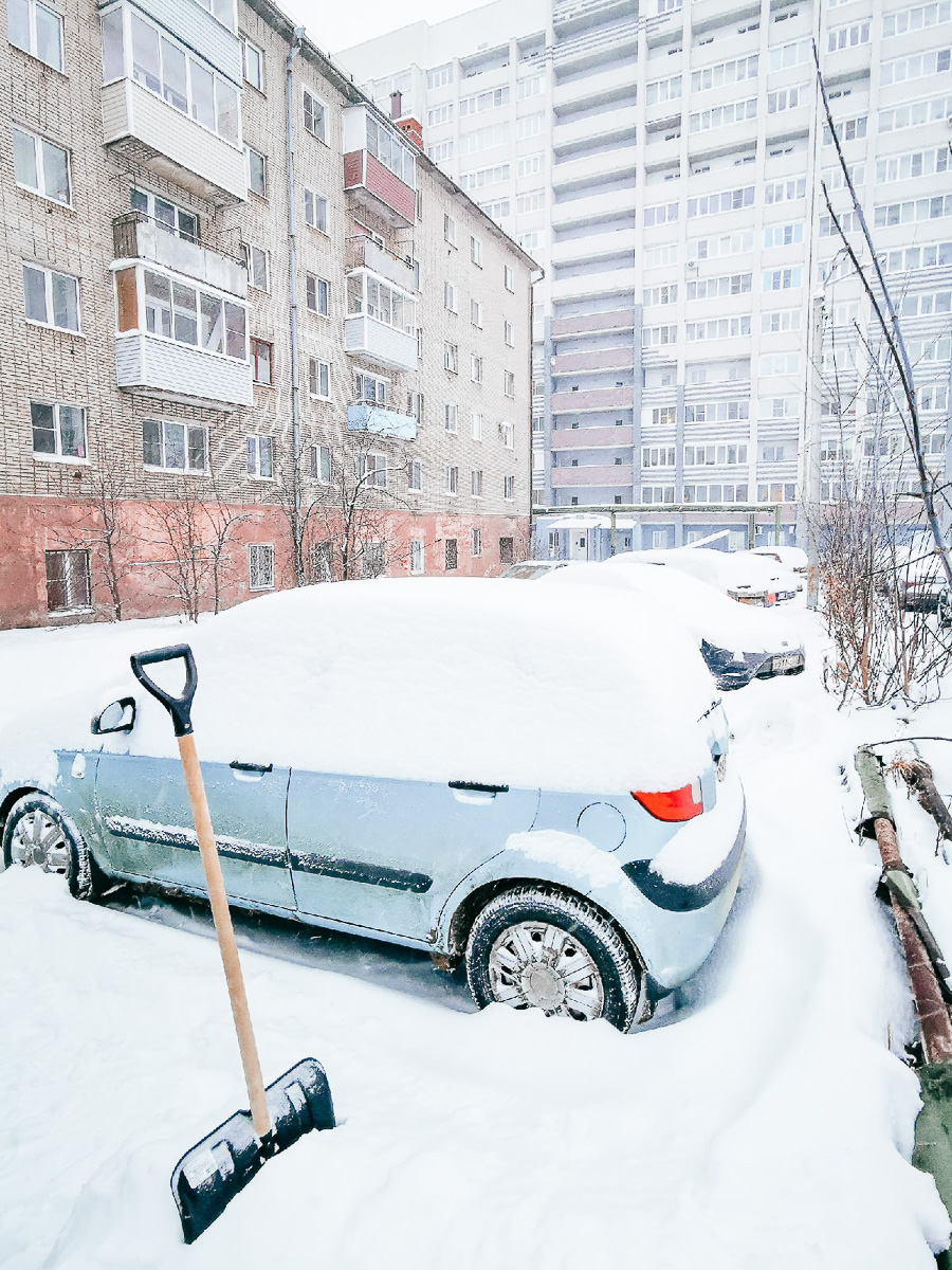 Желанию запечатлеть настоящую, русскую зиму, пришедшую к нам в январе 2021 года, не помешали ни сломанная нога, ни замерзшие пальцы, ни занесенные снегом тропинки. Такое упорство фотолюбителей привело к созданию настоящих шедевров, которыми мы спешим поделиться с вами.