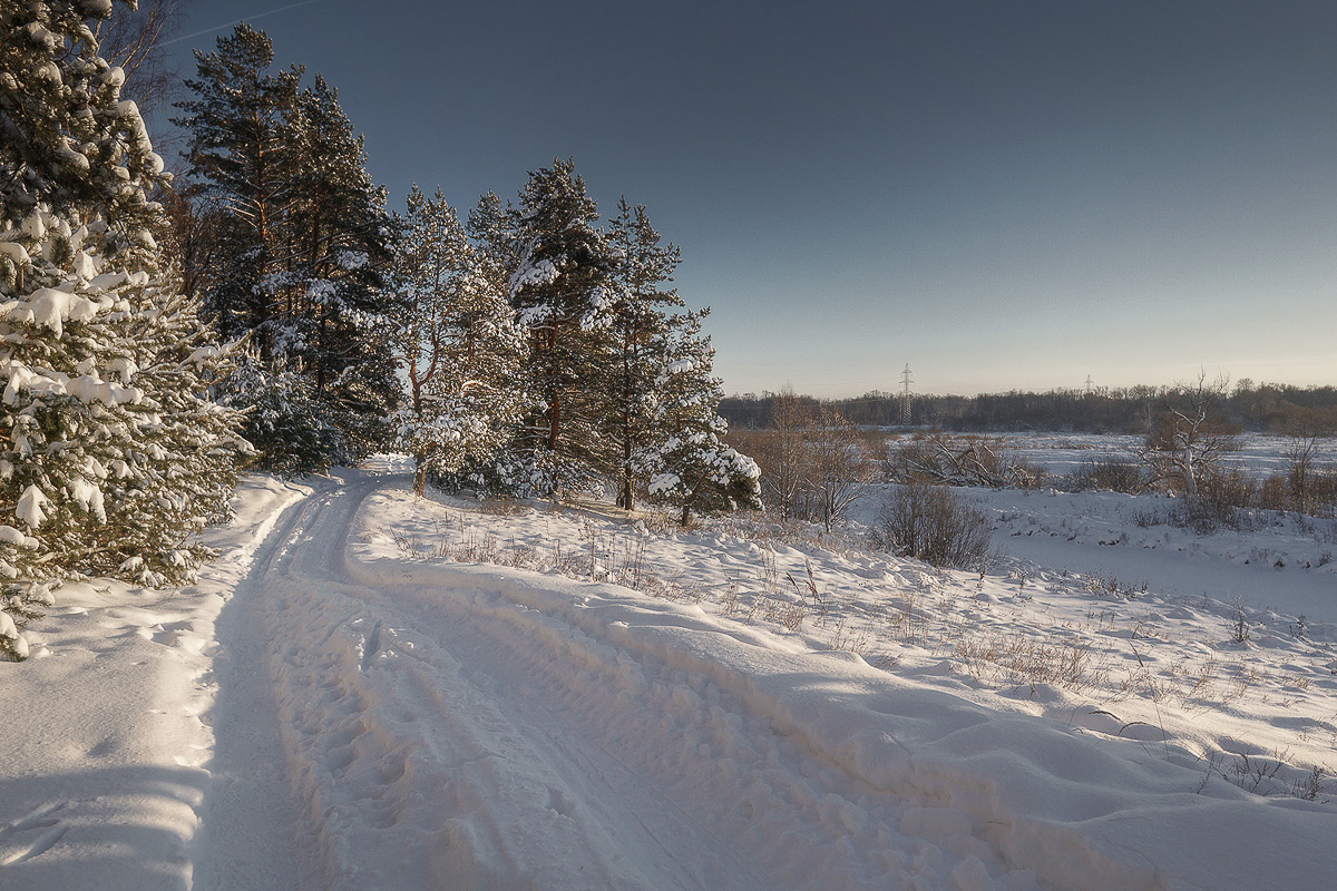 Желанию запечатлеть настоящую, русскую зиму, пришедшую к нам в январе 2021 года, не помешали ни сломанная нога, ни замерзшие пальцы, ни занесенные снегом тропинки. Такое упорство фотолюбителей привело к созданию настоящих шедевров, которыми мы спешим поделиться с вами.