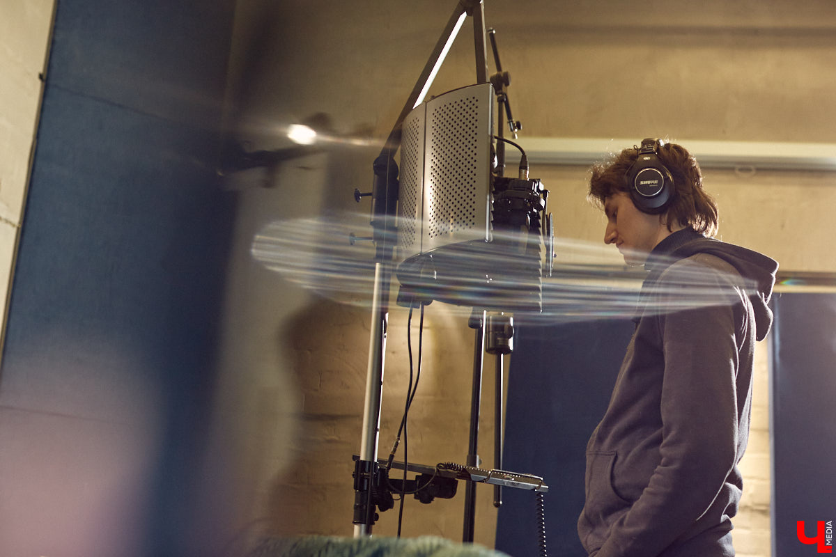 Grey Whale — не только репетиционная база во Владимире, но и творческое пространство с концертами и выставками. Таковым его сделали друзья-основатели Андрей Серан и Антон Китаев.