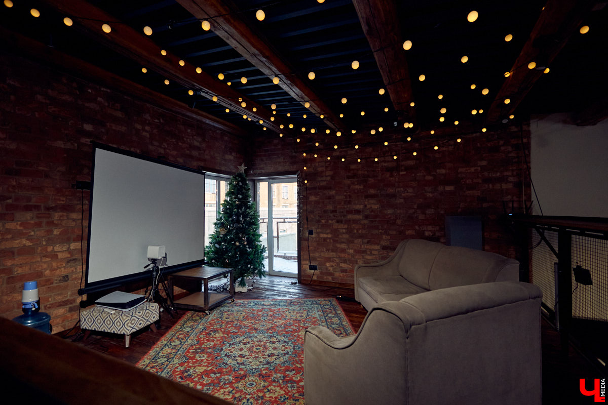 Grey Whale — не только репетиционная база во Владимире, но и творческое пространство с концертами и выставками. Таковым его сделали друзья-основатели Андрей Серан и Антон Китаев.