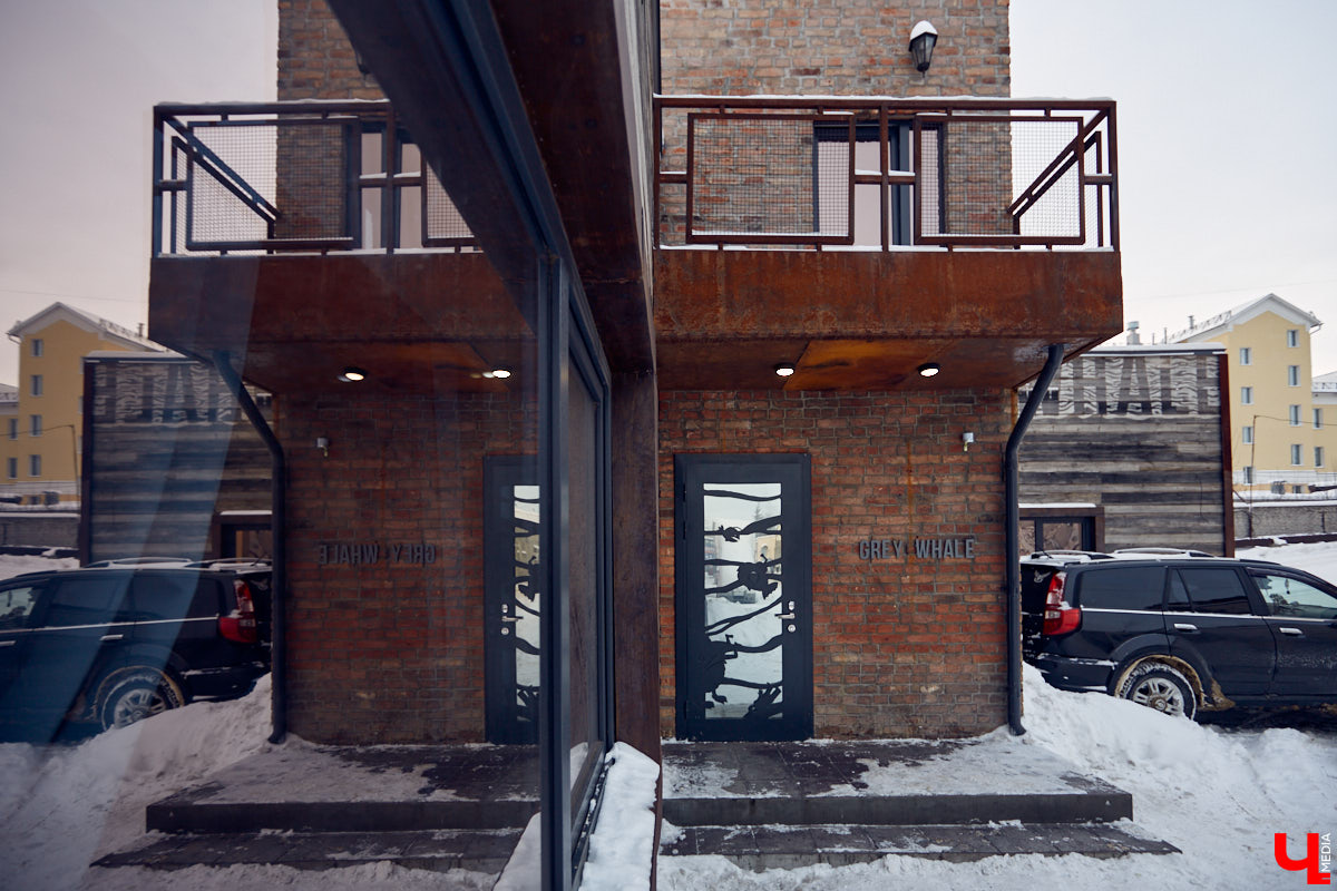 Grey Whale — не только репетиционная база во Владимире, но и творческое пространство с концертами и выставками. Таковым его сделали друзья-основатели Андрей Серан и Антон Китаев.