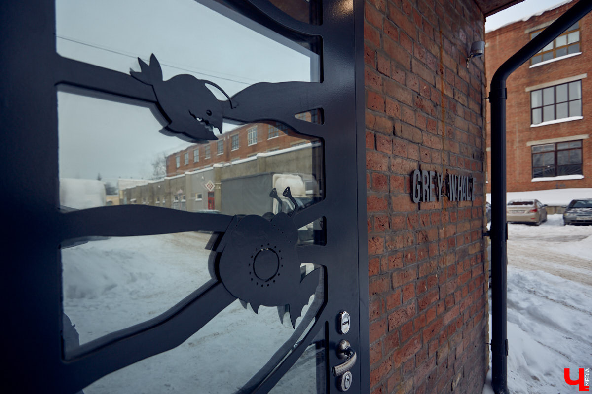 Grey Whale — не только репетиционная база во Владимире, но и творческое пространство с концертами и выставками. Таковым его сделали друзья-основатели Андрей Серан и Антон Китаев.