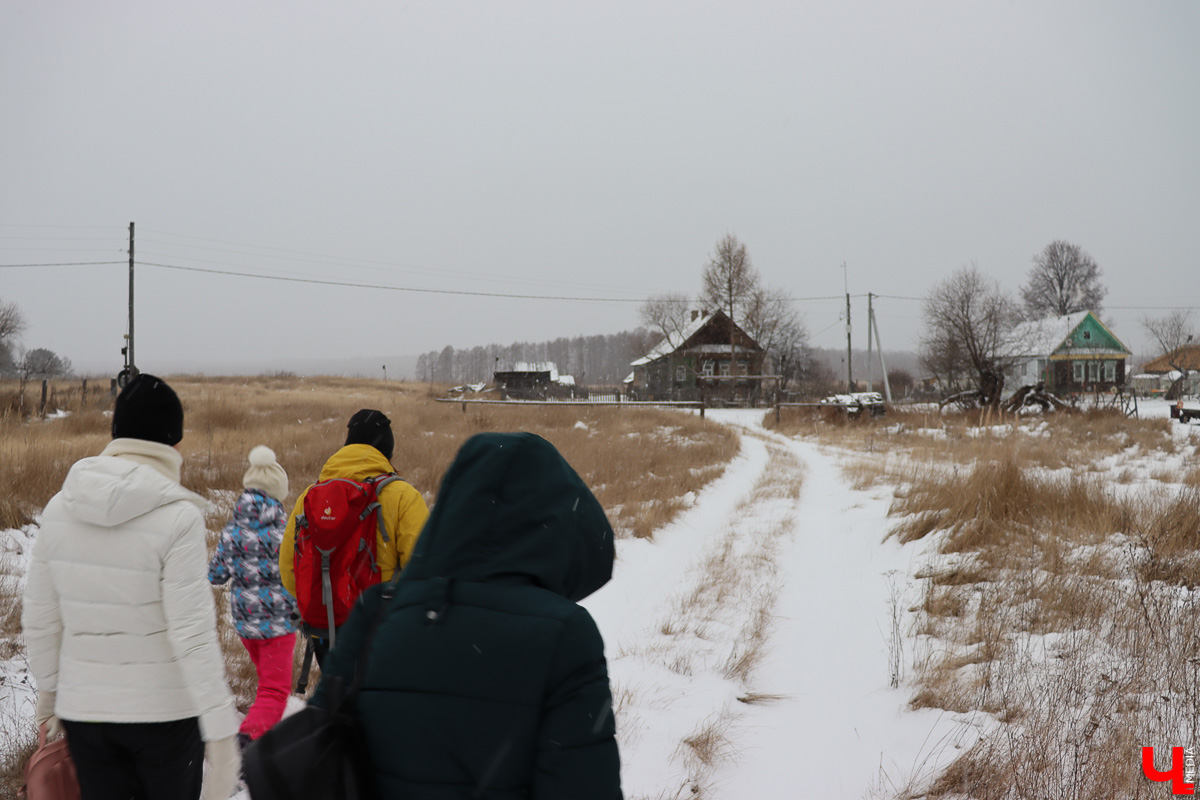 Вязниковский Турцентр устроил экскурсию к зубрам в Клязьминско-Лухском заказнике.