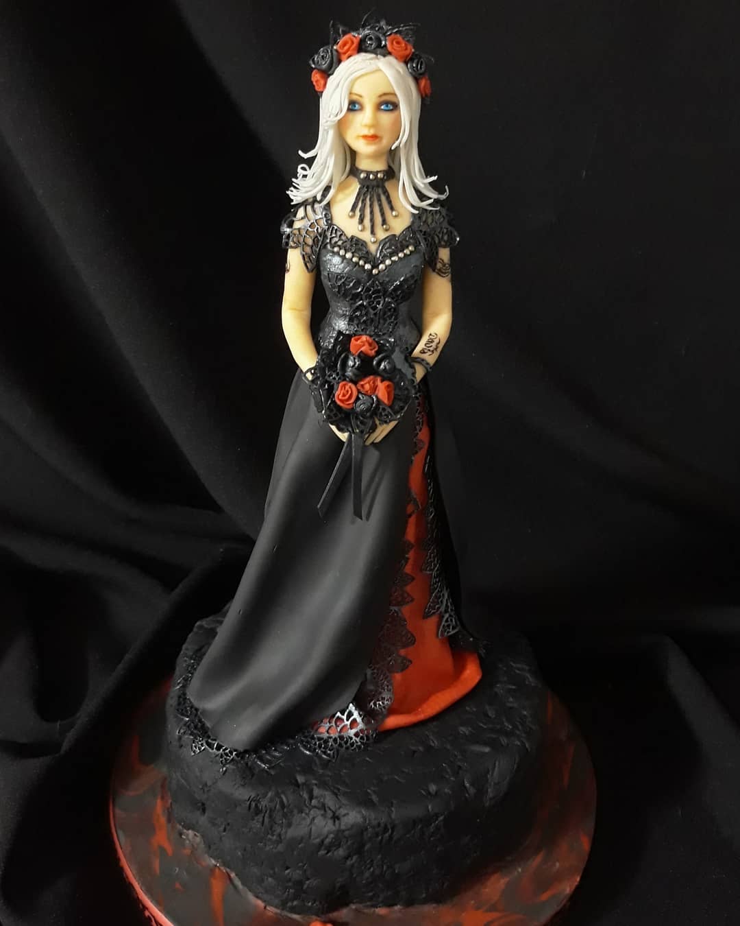 Как много все-таки умельцев в нашем крае. В Александрове, например, живет кондитер, которая не так давно взяла первое место на лондонском конкурсе «Cake International».