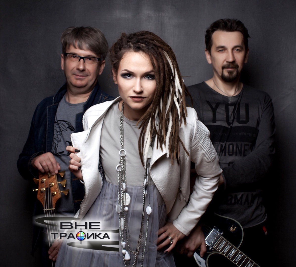 Встречаем 2021 с лирикой SOИА, зарядом бодрости от «ВНЕ ТРАФИКА», залипаем на техно-опыты Дмитрия Захарии, а также наслаждаемся драм-проектом Юлии Сухаревой из NEW BREATH!