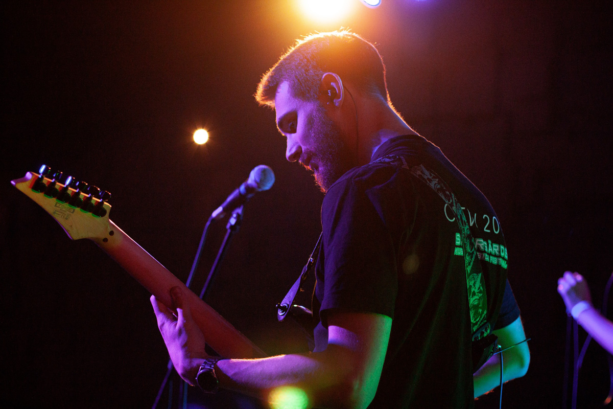 Встречаем 2021 с лирикой SOИА, зарядом бодрости от «ВНЕ ТРАФИКА», залипаем на техно-опыты Дмитрия Захарии, а также наслаждаемся драм-проектом Юлии Сухаревой из NEW BREATH!