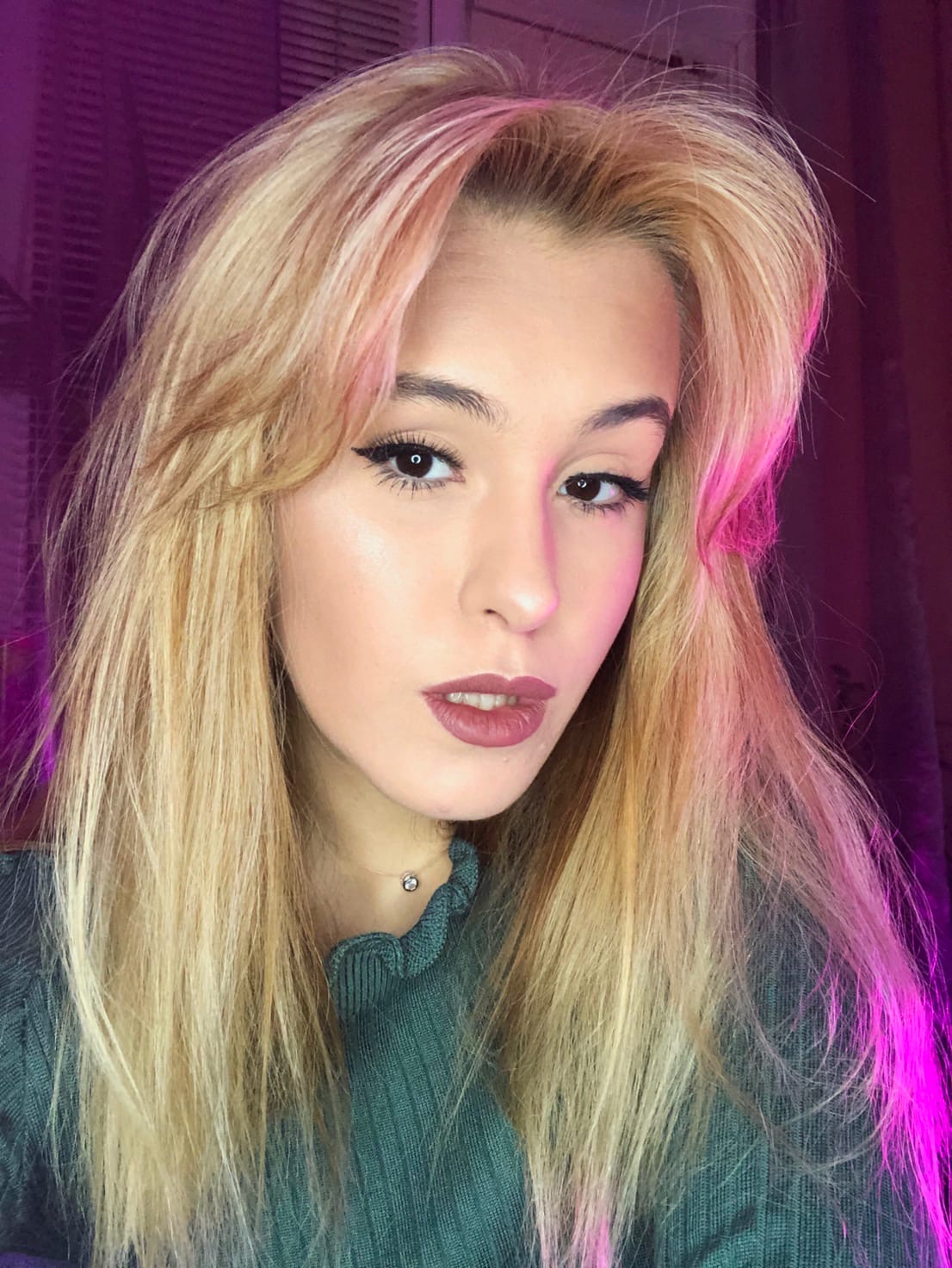 Встречаем 2021 с лирикой SOИА, зарядом бодрости от «ВНЕ ТРАФИКА», залипаем на техно-опыты Дмитрия Захарии, а также наслаждаемся драм-проектом Юлии Сухаревой из NEW BREATH!