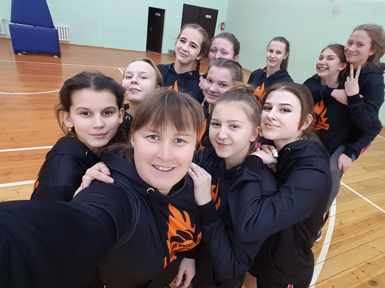 Владимирская баскетболистка Алина Захарова номинирована на звание лучшего игрока MVP, борцы-студенты завоевали два «золота» и одну «бронзу» на предолимпийском турнире, а художественные гимнастки Анна Николаева и Алина Галочкина вошли в сборную ЦФО.