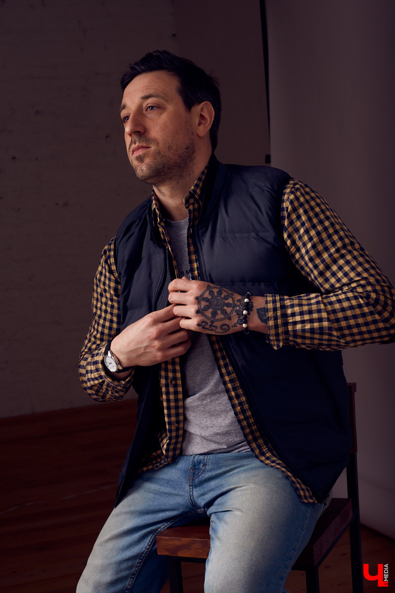 Вдохновляемся образом деятельного мечтателя и добавляем многослойности в этом сезоне. В кадре владимирский бизнесмен, писатель Александр Симкин