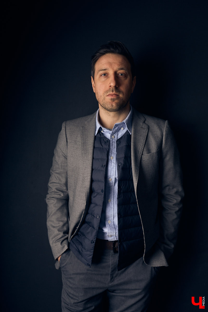 Вдохновляемся образом деятельного мечтателя и добавляем многослойности в этом сезоне. В кадре владимирский бизнесмен, писатель Александр Симкин