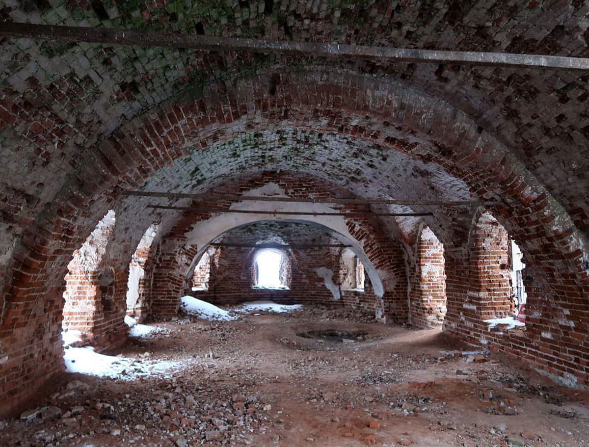 Учимся ходить в сталк по заброшкам с московскими тревел-блогерами. «Ultimate travel in Russia». Безопасность превыше всего!