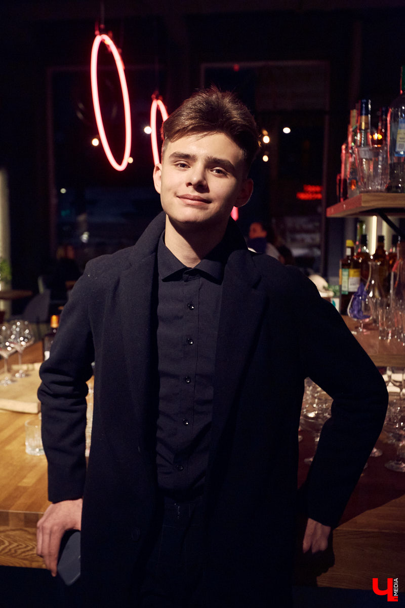 За несколько месяцев на TikTok шестнадцатилетнего Егора Иванова подписалось 350 тысяч человек. Фанаты в восторге от милого блогера, а экс-менеджер Дани Милохина взялся за раскрутку аккаунта. Узнаем у перспективного владимирца, чем обусловлен такой успех.