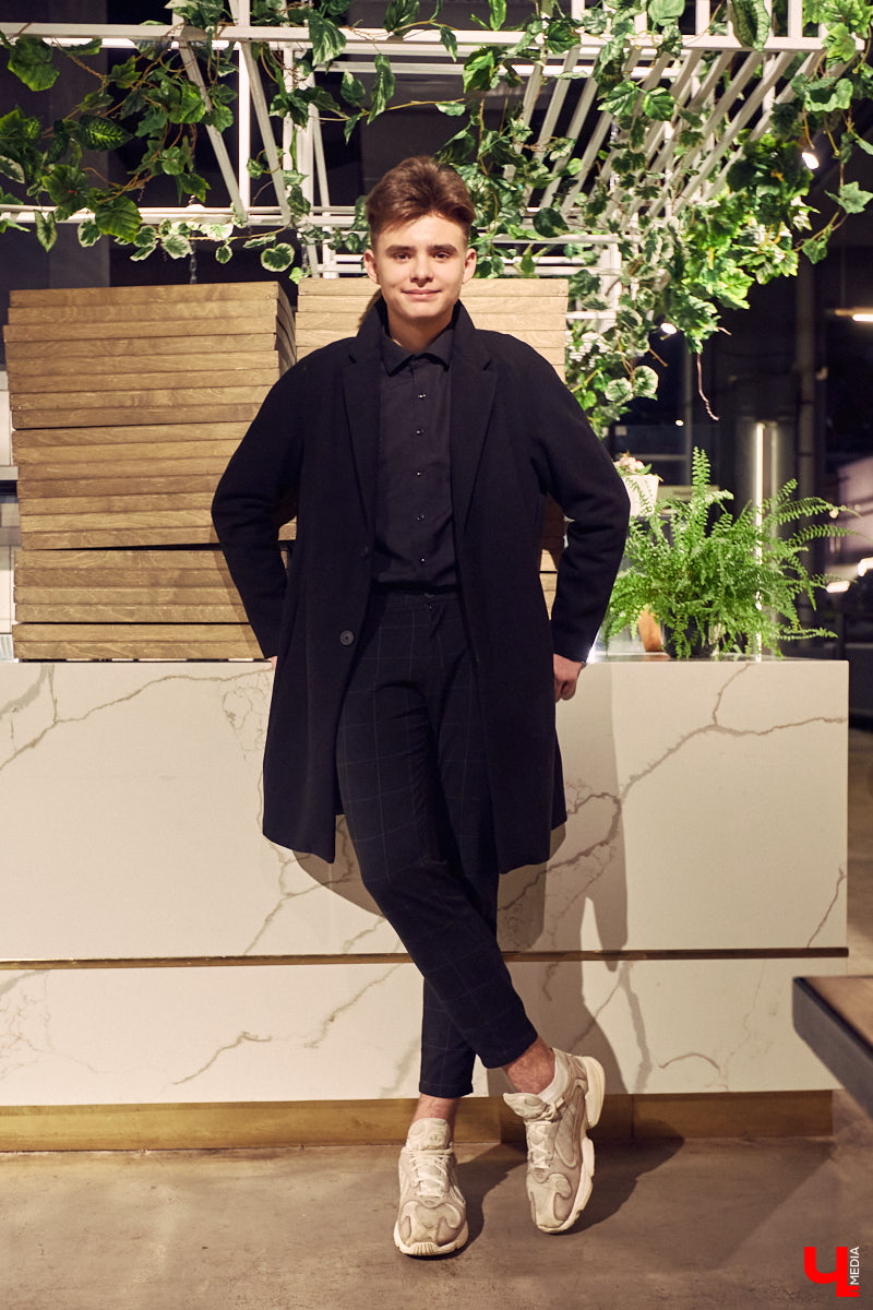 За несколько месяцев на TikTok шестнадцатилетнего Егора Иванова подписалось 350 тысяч человек. Фанаты в восторге от милого блогера, а экс-менеджер Дани Милохина взялся за раскрутку аккаунта. Узнаем у перспективного владимирца, чем обусловлен такой успех.