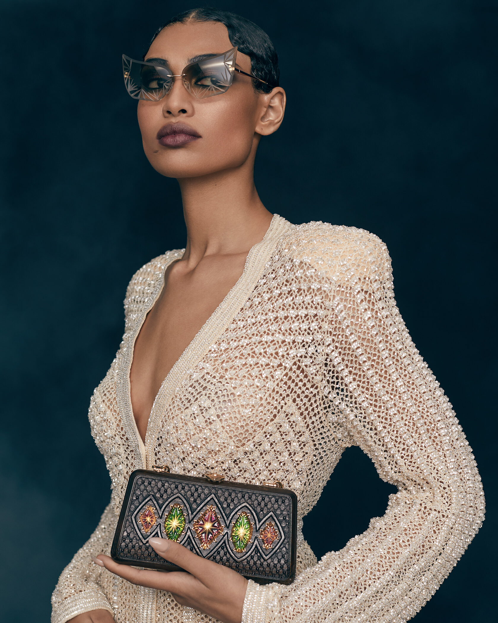 Ульяна Сергеенко - известный модельер, основатель модного дома. В новой коллекции одежды и аксессуаров она использовала гусевской хрусталь.