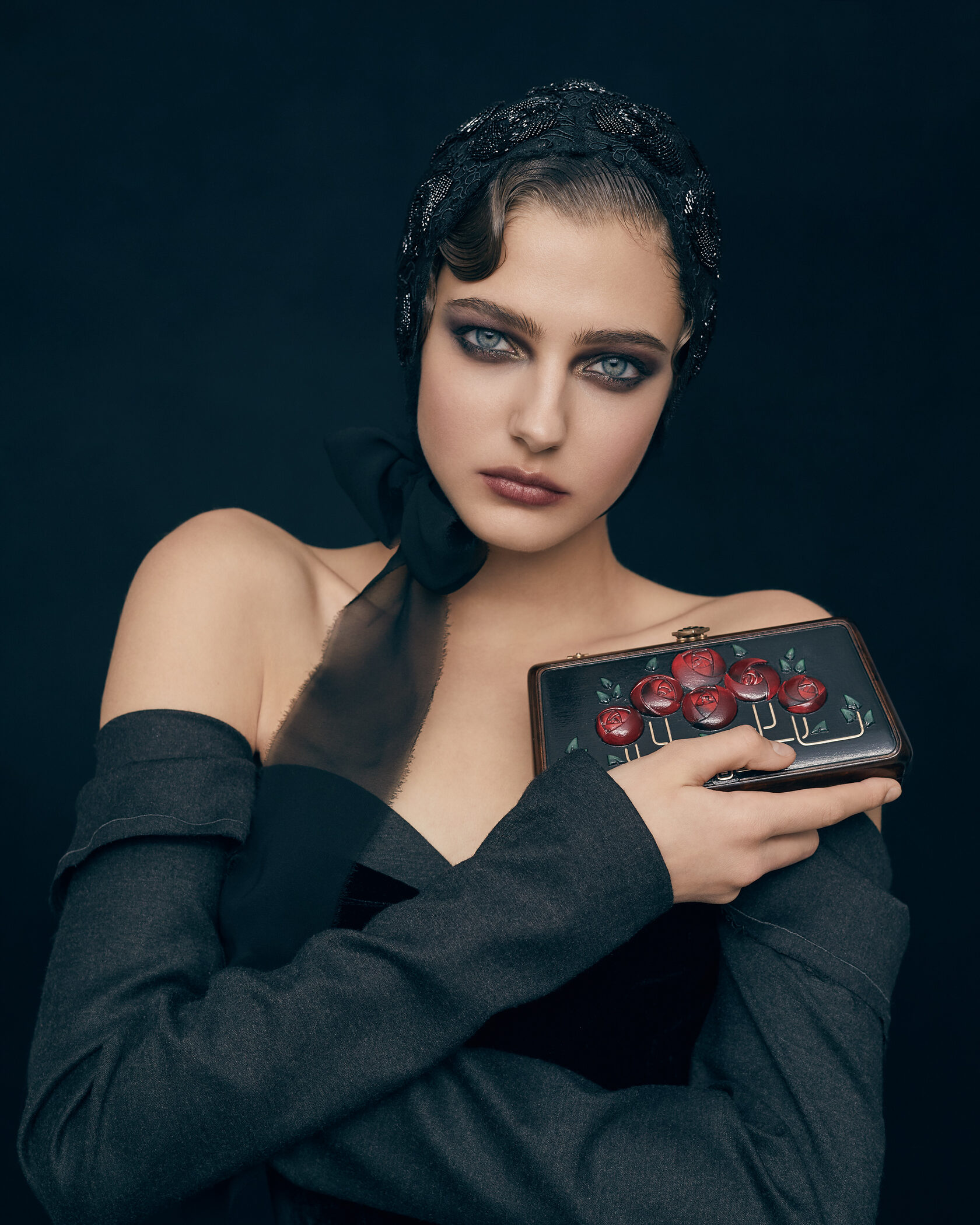 Ульяна Сергеенко - известный модельер, основатель модного дома. В новой коллекции одежды и аксессуаров она использовала гусевской хрусталь.