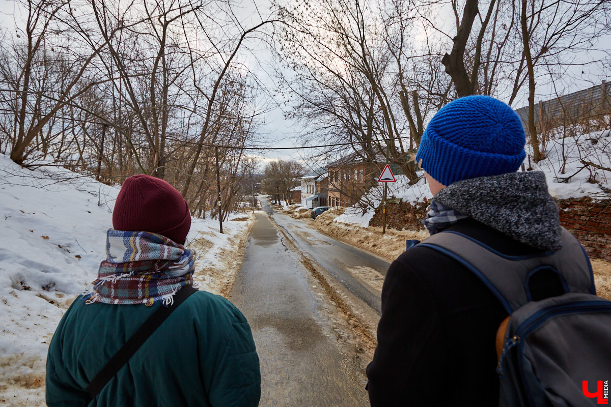 Этот спуск начинается от Большой Нижегородской и лежит вплоть до Клязьмы. Каким оно было — историческое прошлое «спиртовой артерии» города?