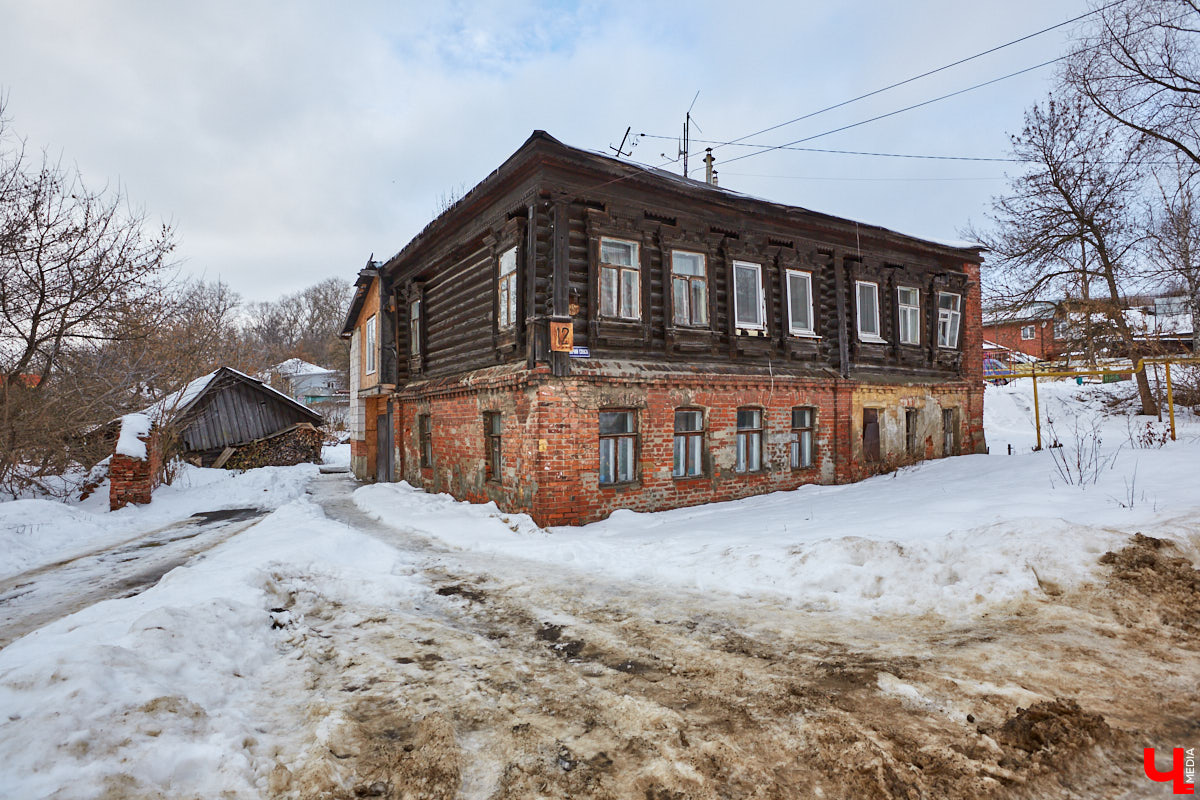 Этот спуск начинается от Большой Нижегородской и лежит вплоть до Клязьмы. Каким оно было — историческое прошлое «спиртовой артерии» города?