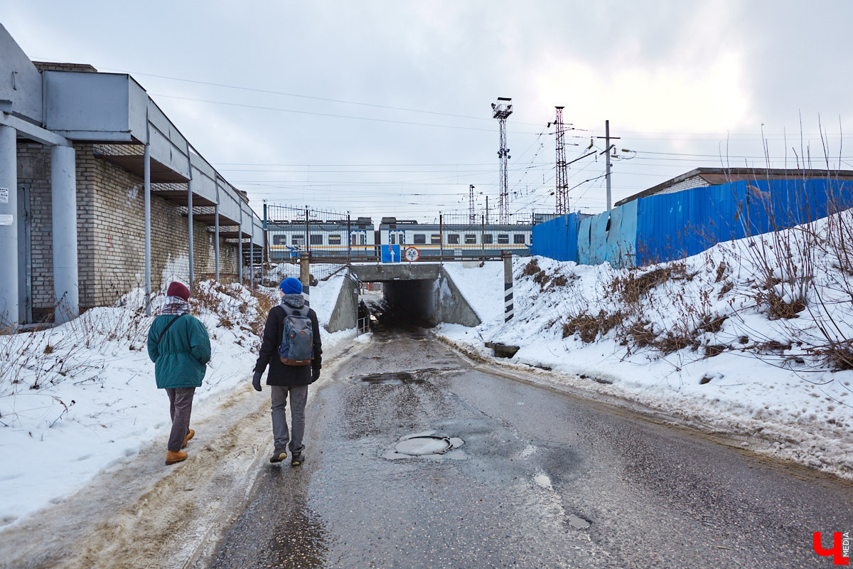 Этот спуск начинается от Большой Нижегородской и лежит вплоть до Клязьмы. Каким оно было — историческое прошлое «спиртовой артерии» города?