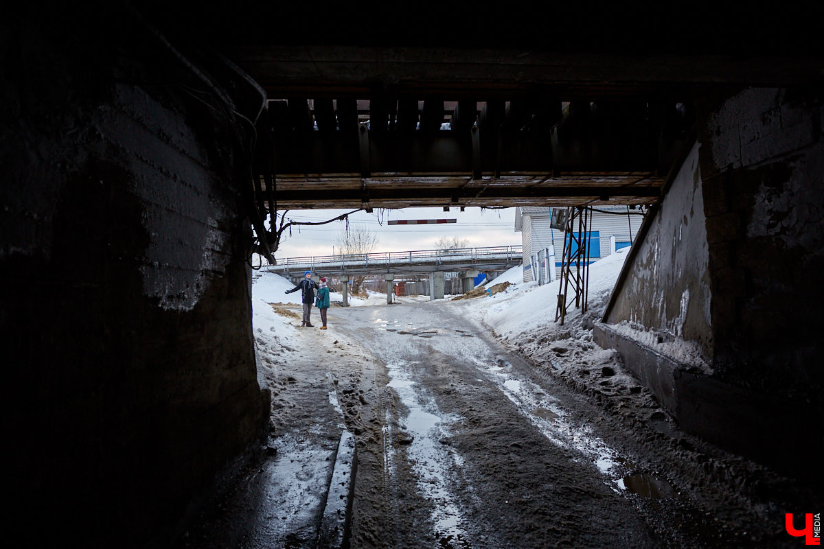 Этот спуск начинается от Большой Нижегородской и лежит вплоть до Клязьмы. Каким оно было — историческое прошлое «спиртовой артерии» города?