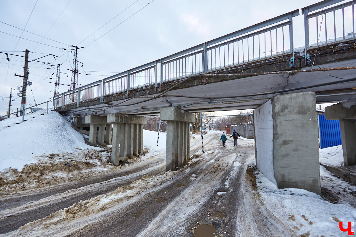 Этот спуск начинается от Большой Нижегородской и лежит вплоть до Клязьмы. Каким оно было — историческое прошлое «спиртовой артерии» города?