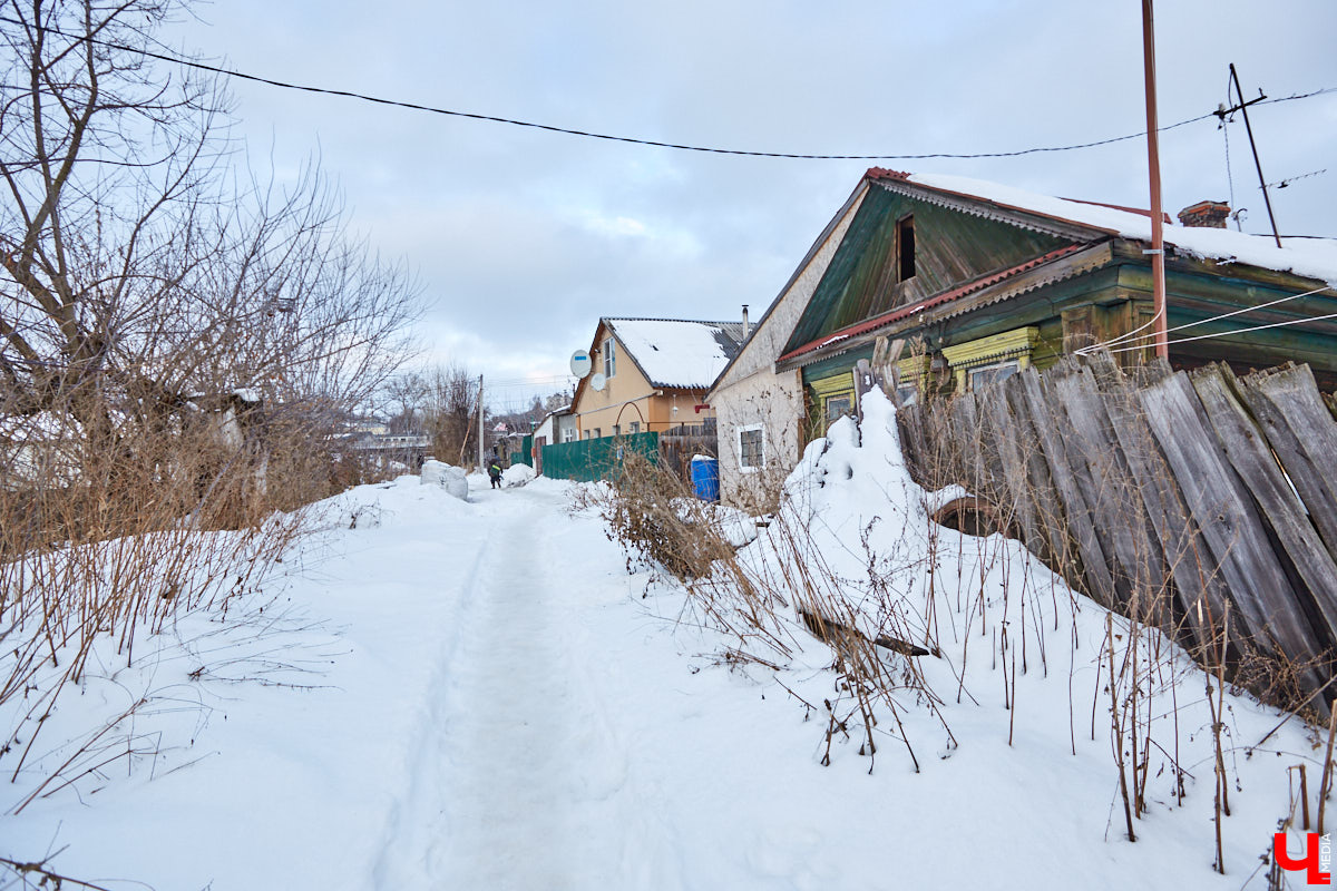 Этот спуск начинается от Большой Нижегородской и лежит вплоть до Клязьмы. Каким оно было — историческое прошлое «спиртовой артерии» города?