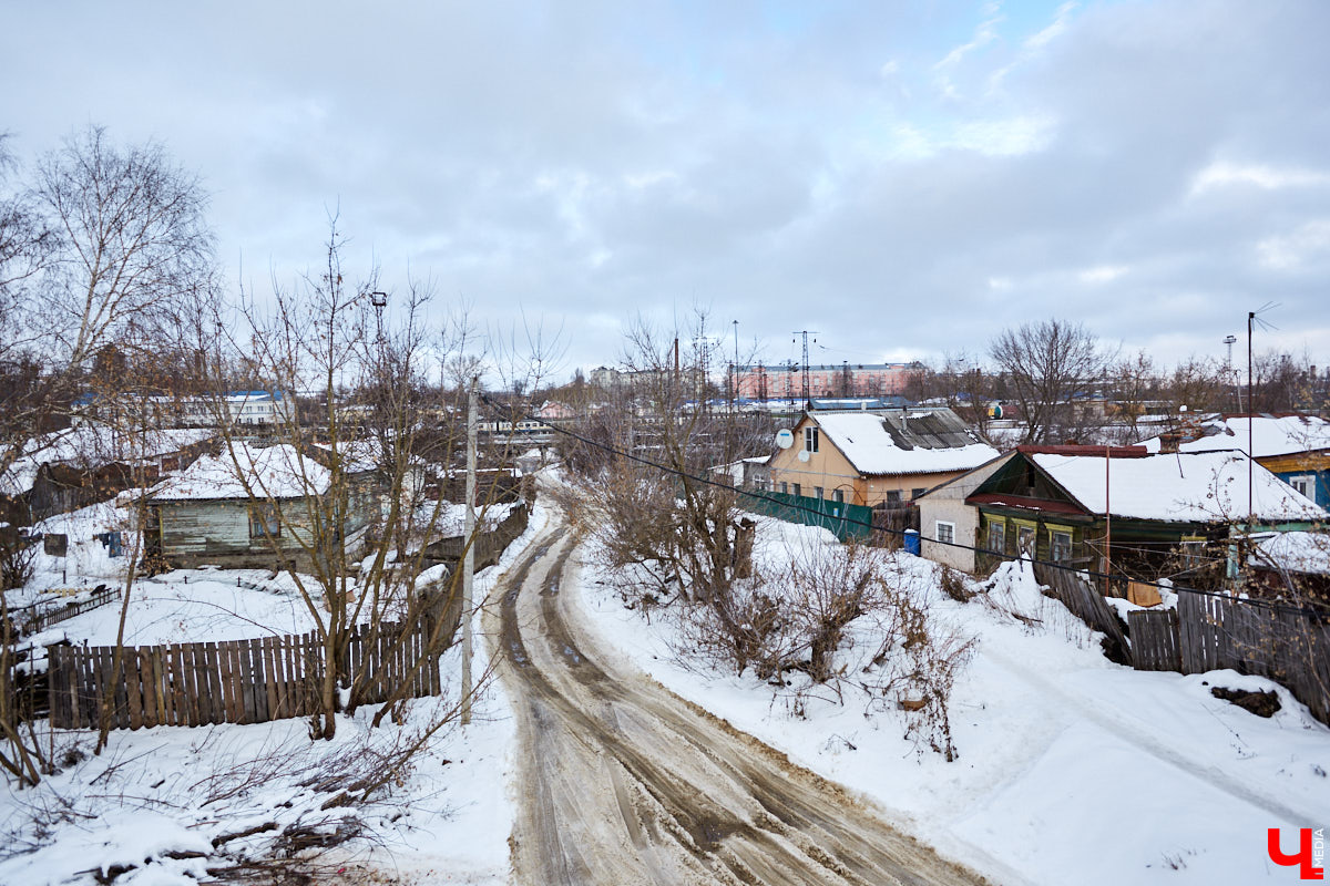 Этот спуск начинается от Большой Нижегородской и лежит вплоть до Клязьмы. Каким оно было — историческое прошлое «спиртовой артерии» города?