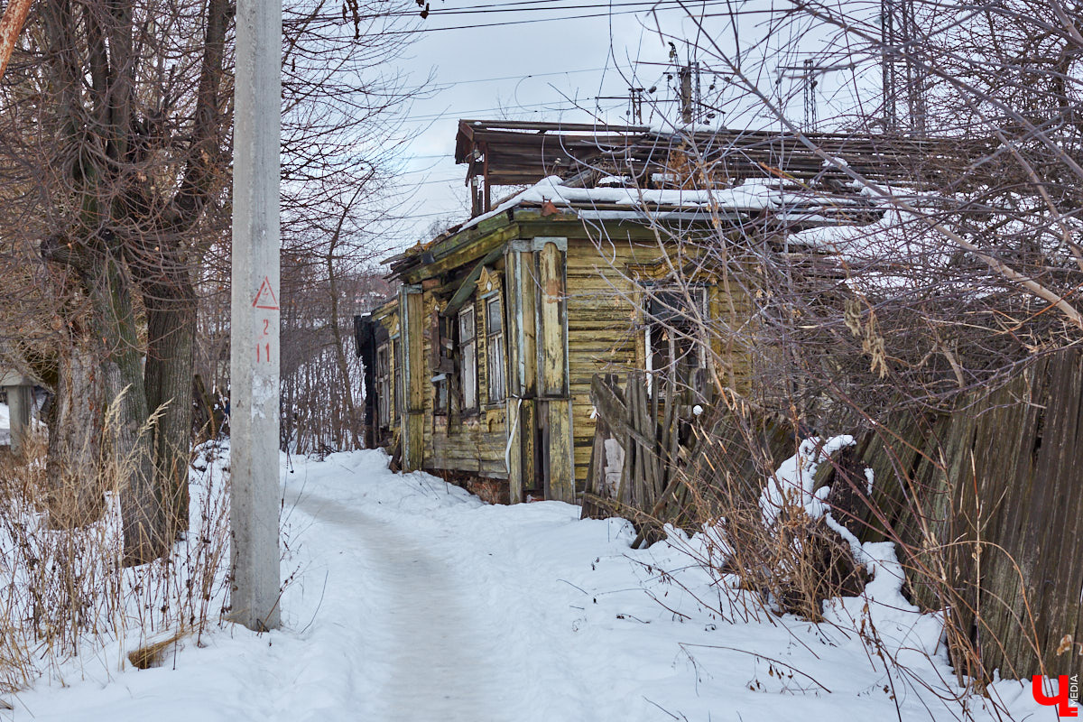 Этот спуск начинается от Большой Нижегородской и лежит вплоть до Клязьмы. Каким оно было — историческое прошлое «спиртовой артерии» города?
