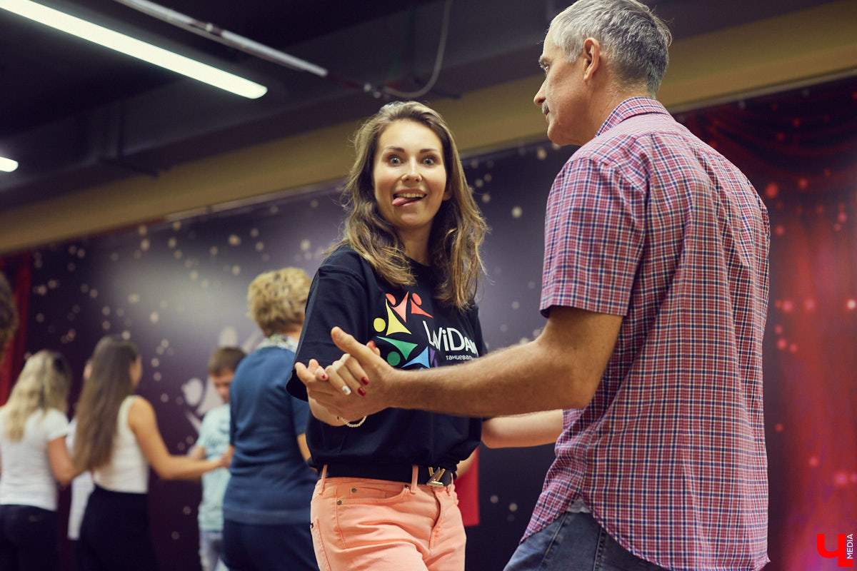 Когда типичные конкурсы красоты и талантов приедаются, серьезные девочки вроде Валерии Лебедевой номинируются на бизнес-премии. Рассказываем, как владимирская танцовщица попала в «Хаятт», лимитированные журналы и подиум для бизнесвумен.