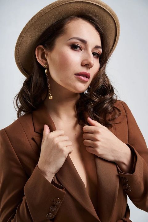 Когда типичные конкурсы красоты и талантов приедаются, серьезные девочки вроде Валерии Лебедевой номинируются на бизнес-премии. Рассказываем, как владимирская танцовщица попала в «Хаятт», лимитированные журналы и подиум для бизнесвумен.