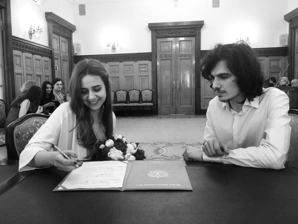 Серафима Головченко — сценаристка, отучившаяся во ВГИКе и там же создавшая свои первые работы. Сейчас девушка признана на уровне международных фестивалей, а сценарий дебюта «Чупакабра» выиграл питчинг Министерства культуры РФ и стал победителем четвертой сценарной премии «СЛОВО» имени Валентина Черных.