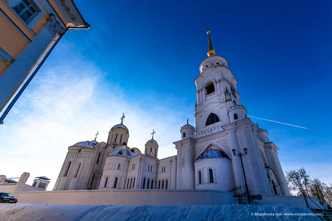 Если вам кажется, что Суздаль - город-сказка, то работы Игоря Музалевского заставят вас уронить на пол челюсть. Московский фотограф дополняет реальность фантастическими сюжетами.