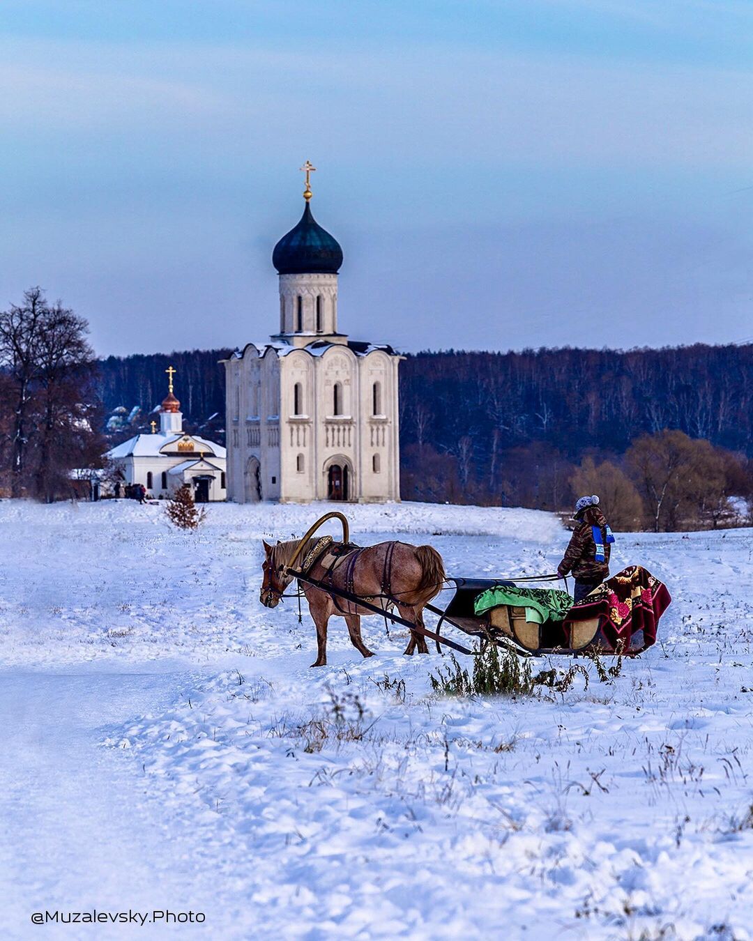 Если вам кажется, что Суздаль - город-сказка, то работы Игоря Музалевского заставят вас уронить на пол челюсть. Московский фотограф дополняет реальность фантастическими сюжетами.