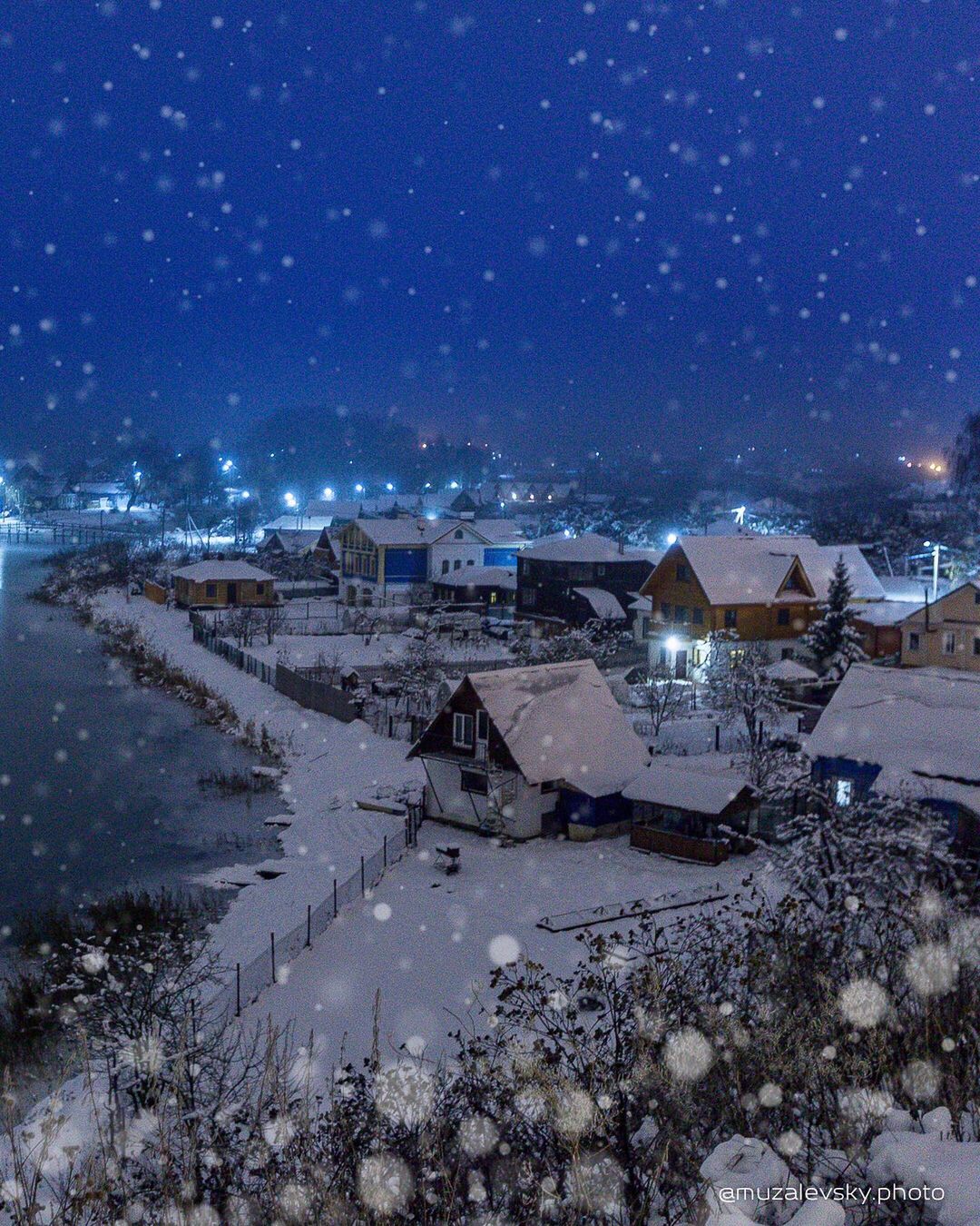 Если вам кажется, что Суздаль - город-сказка, то работы Игоря Музалевского заставят вас уронить на пол челюсть. Московский фотограф дополняет реальность фантастическими сюжетами.
