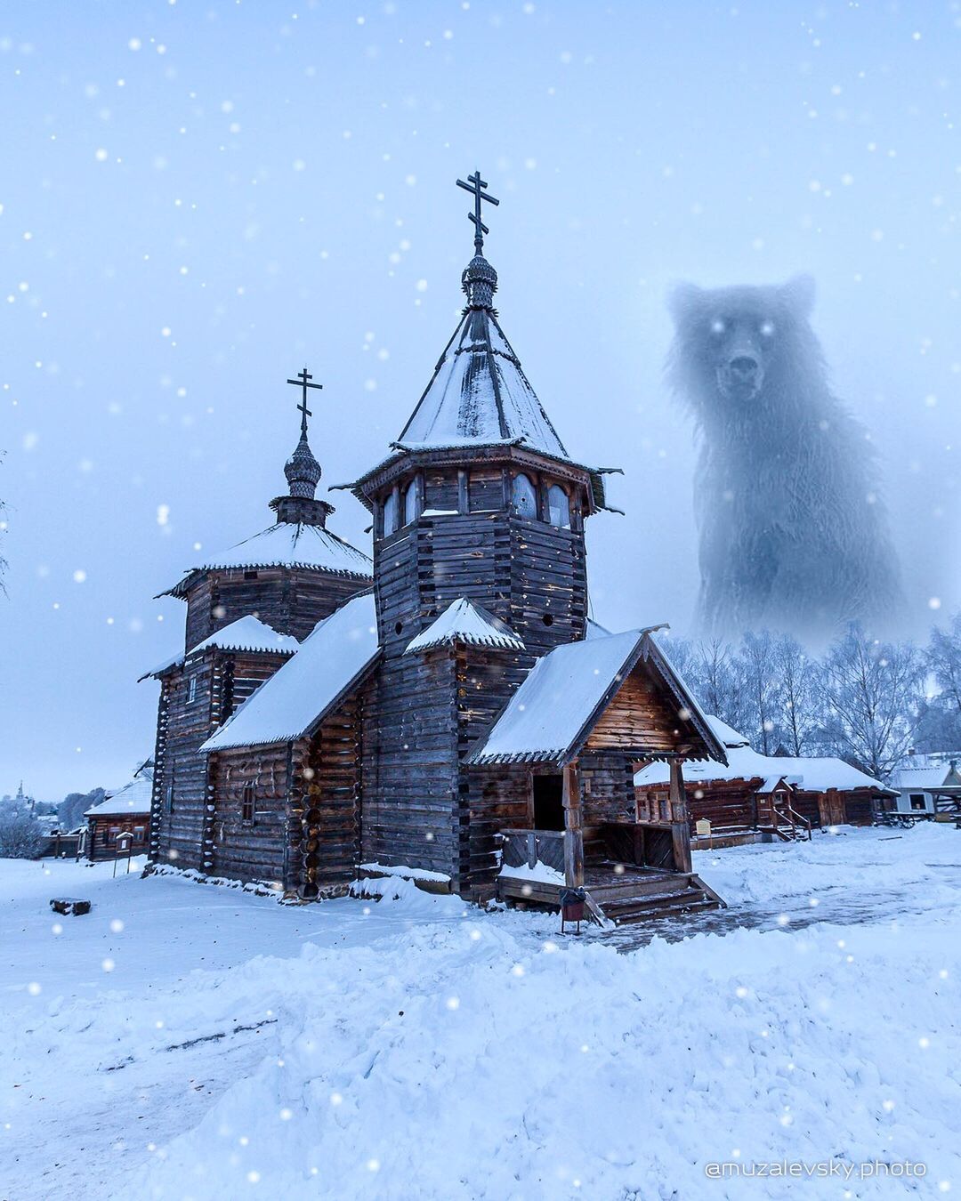 Если вам кажется, что Суздаль - город-сказка, то работы Игоря Музалевского заставят вас уронить на пол челюсть. Московский фотограф дополняет реальность фантастическими сюжетами.