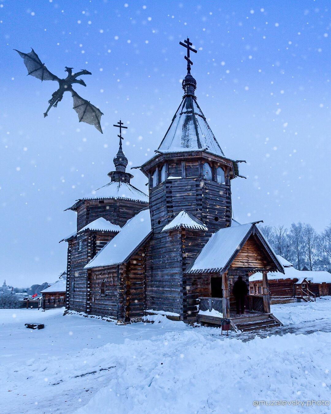 Если вам кажется, что Суздаль - город-сказка, то работы Игоря Музалевского заставят вас уронить на пол челюсть. Московский фотограф дополняет реальность фантастическими сюжетами.