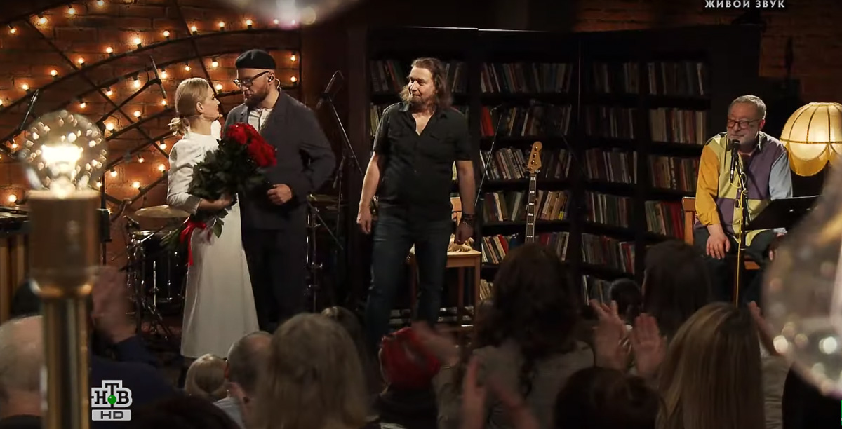 В эти выходные вышел очередной выпуск программы «Квартирник НТВ у Маргулиса», где «Рекорд Оркестр» смог показать себя с новой стороны.